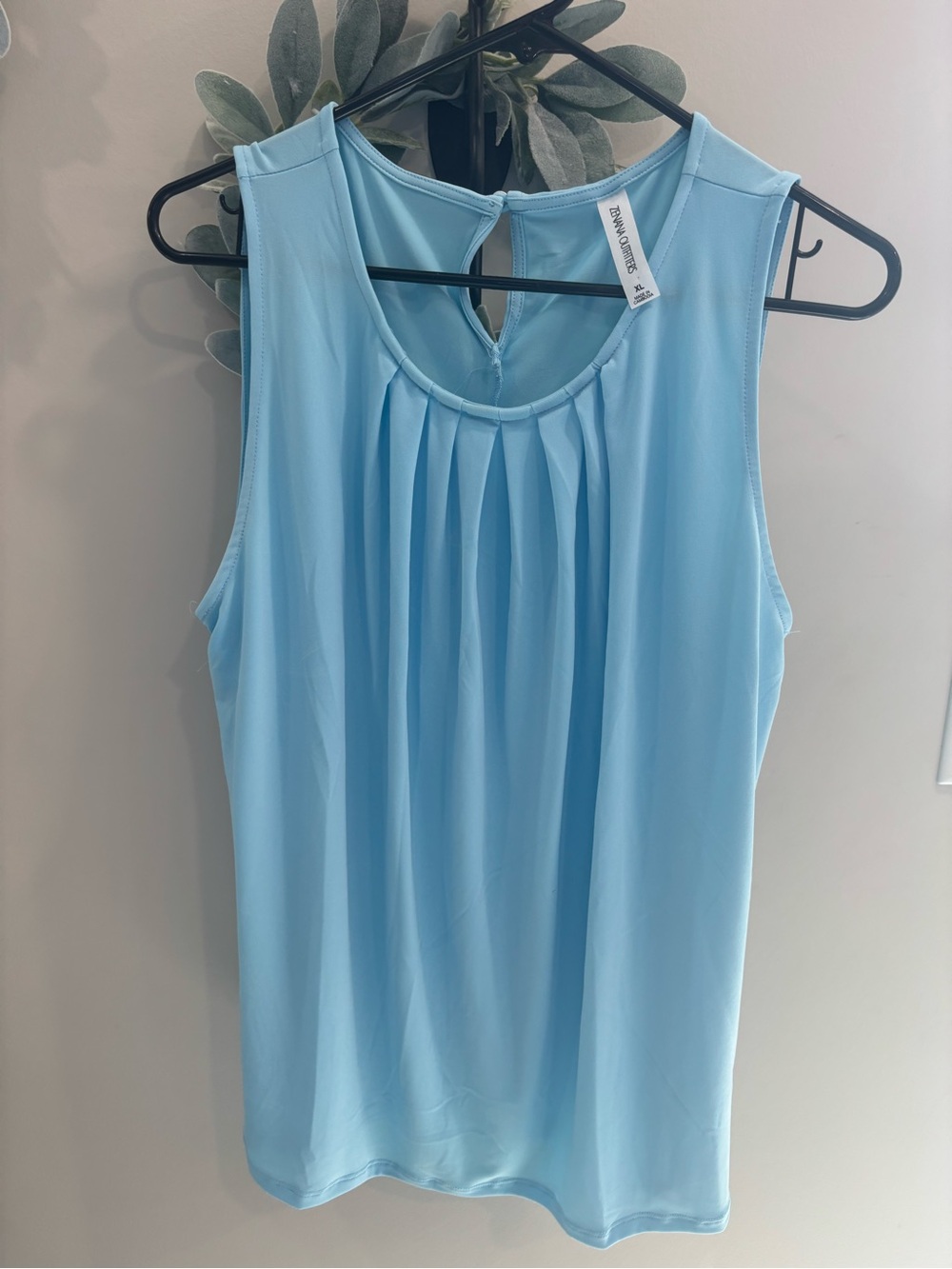 Zenana outfitters XL Light Blue Pleated Sleeveless Top